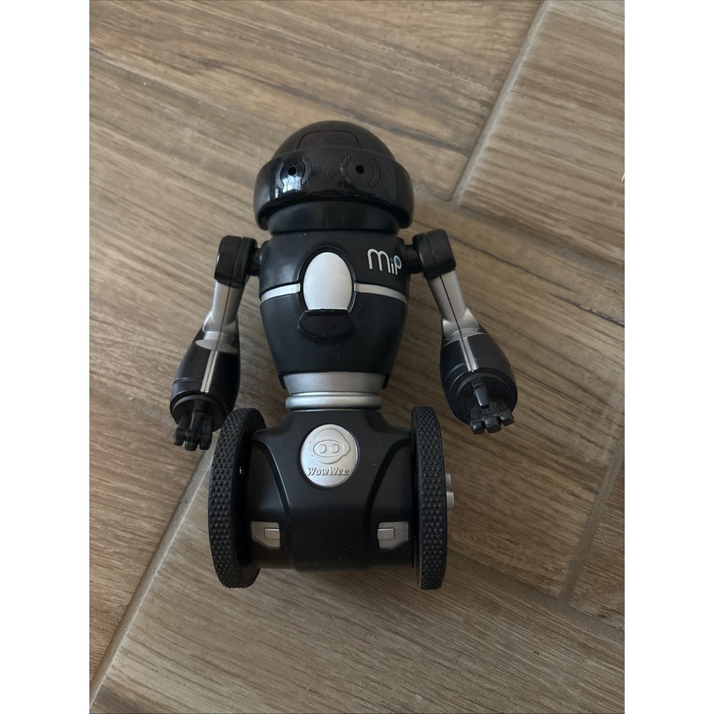 WowWee‎ MIP Robot Black 0820 Toy- Turns On, Unsure If It Works